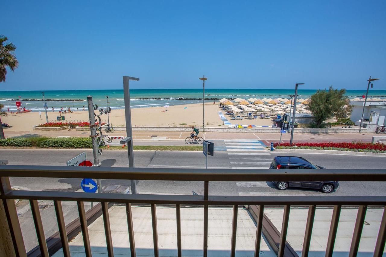 Palm Beach House - Vista Mare Montesilvano Exterior photo