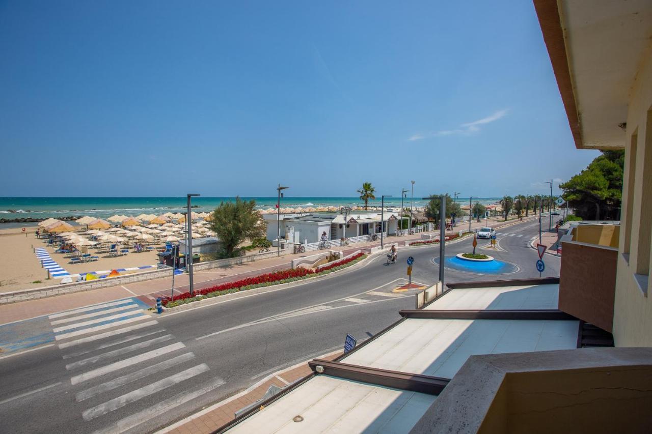 Palm Beach House - Vista Mare Montesilvano Exterior photo