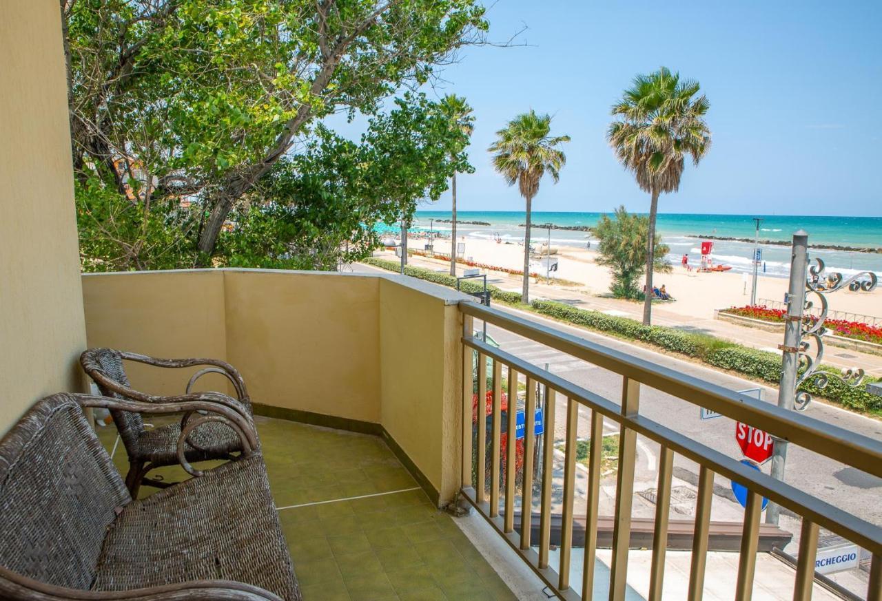 Palm Beach House - Vista Mare Montesilvano Exterior photo
